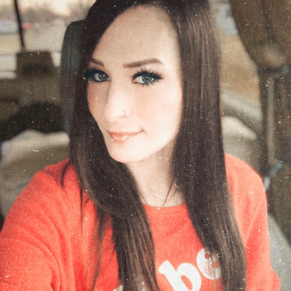 Meet your Posher, Teri - Picture 1 of 3